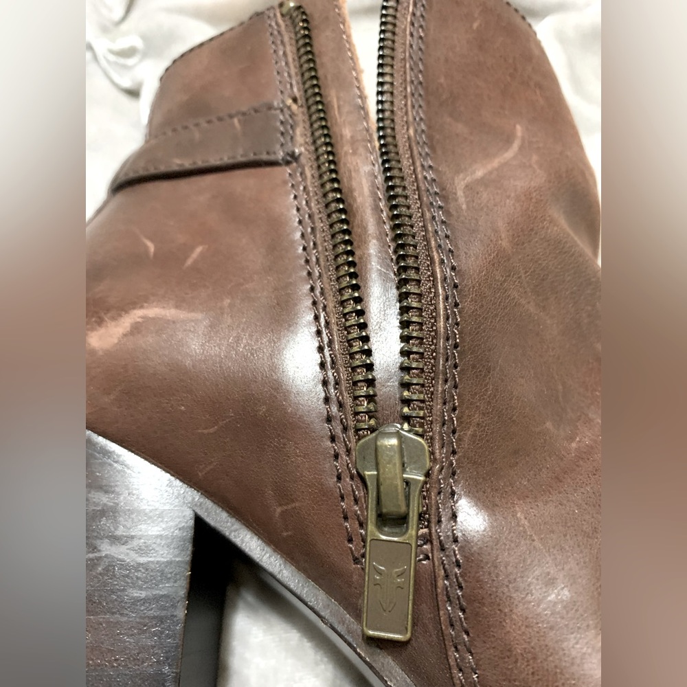 Frye Claude Jodhpur Brown Leather Ankle Booties ~ Style 3476446 ~ Size 7.6 - Picture 9 of 14